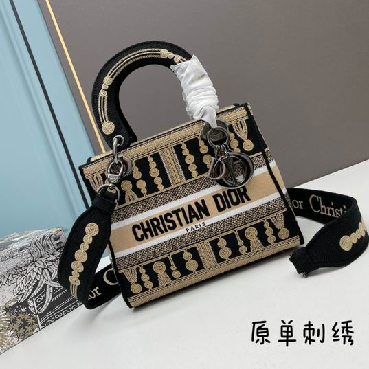 Dior Lady M8002 24x20x11cm ww1 .