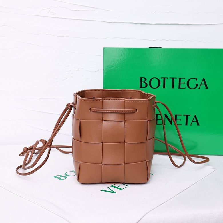 8686 18X14X14cm YG 5