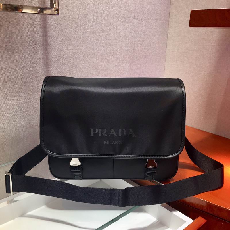 Re-Nylon Saffiano VA0768 32x24x12cm ap 22