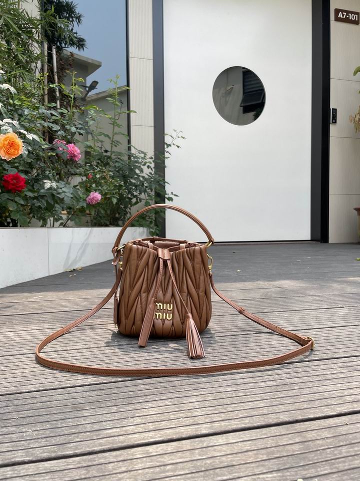 Miumiu 616021 17x15x10cm zy1