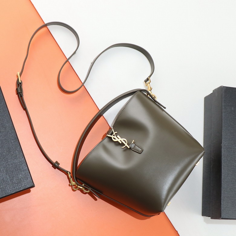 YSL 749036 17x20x13cm 8D4