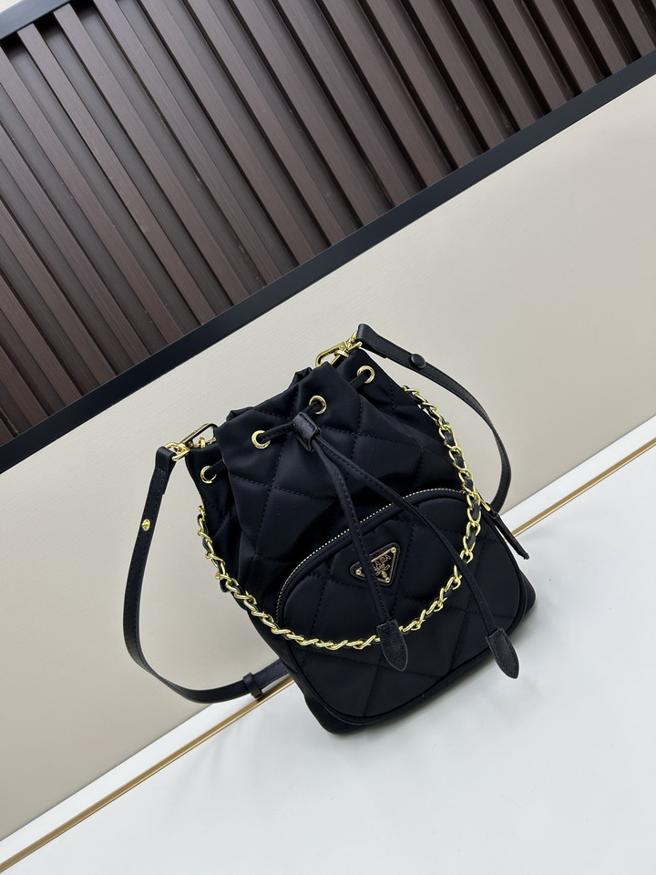 Prada 2391 18x24cm jj