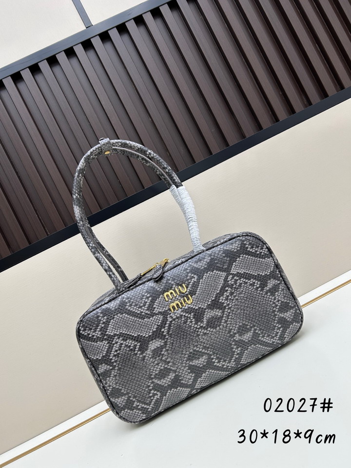 Miu 02027 29.5x18x9cm ss2