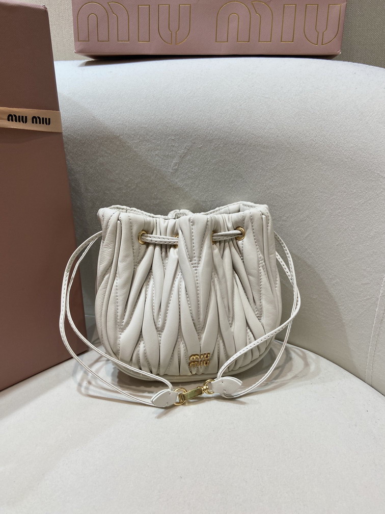 Miu 5ND022 16x14x7.5cm AP1
