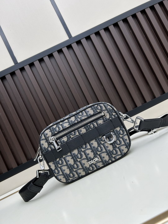 Dior 011 17x12.5x4cm ss