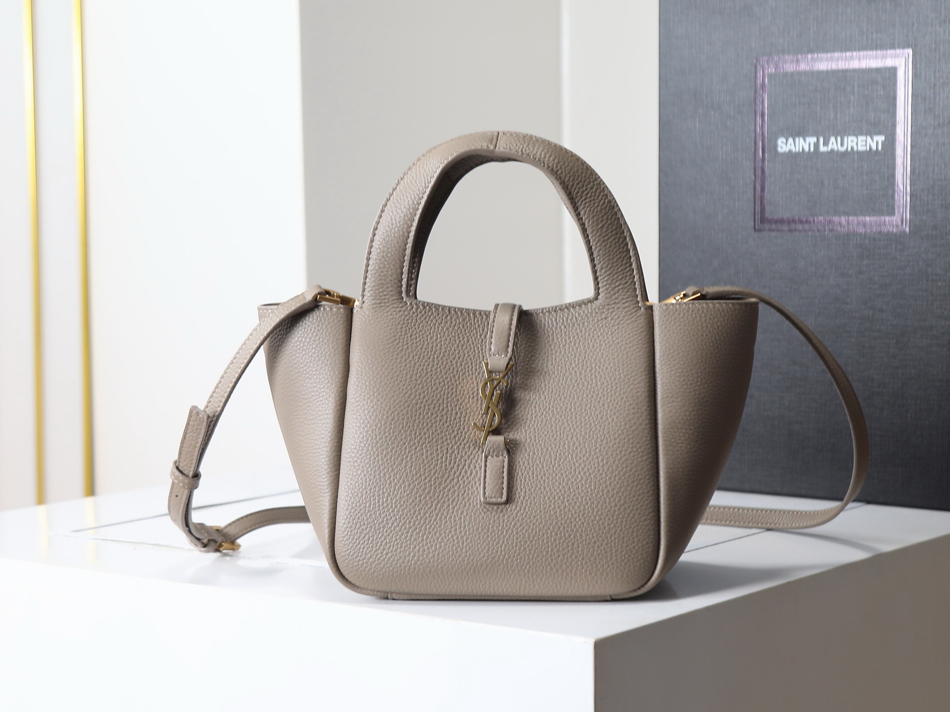 YSL 872469 18x15x13cm 8D1