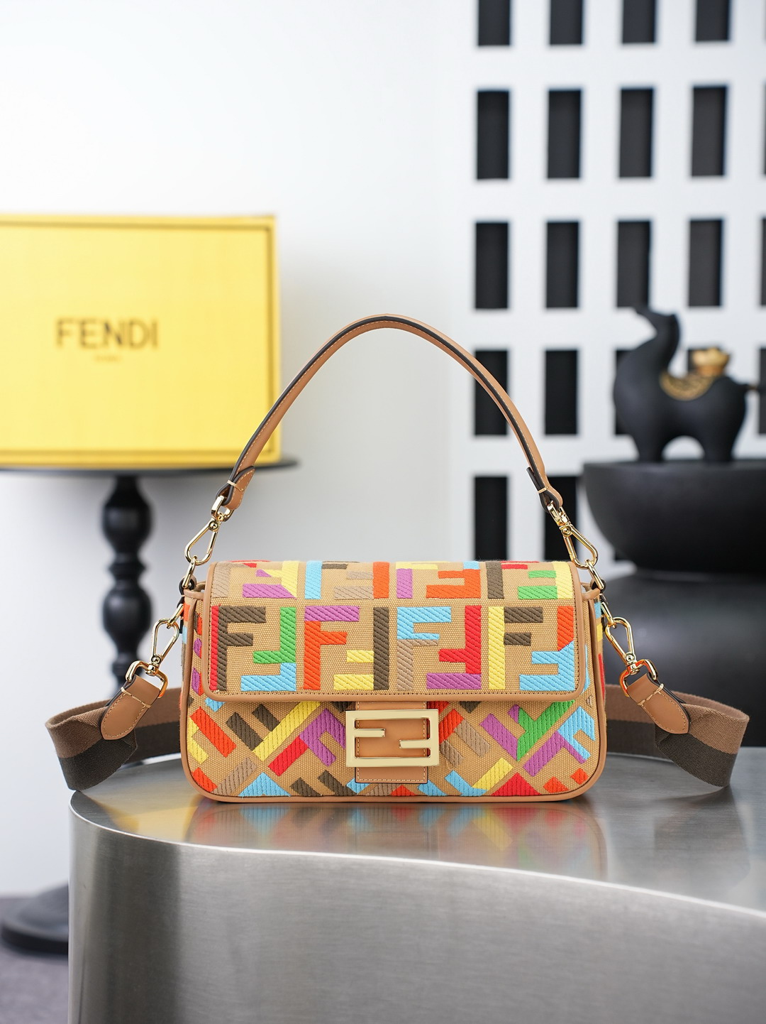 Fendi 18004 26x6.5x13.5cm jj2