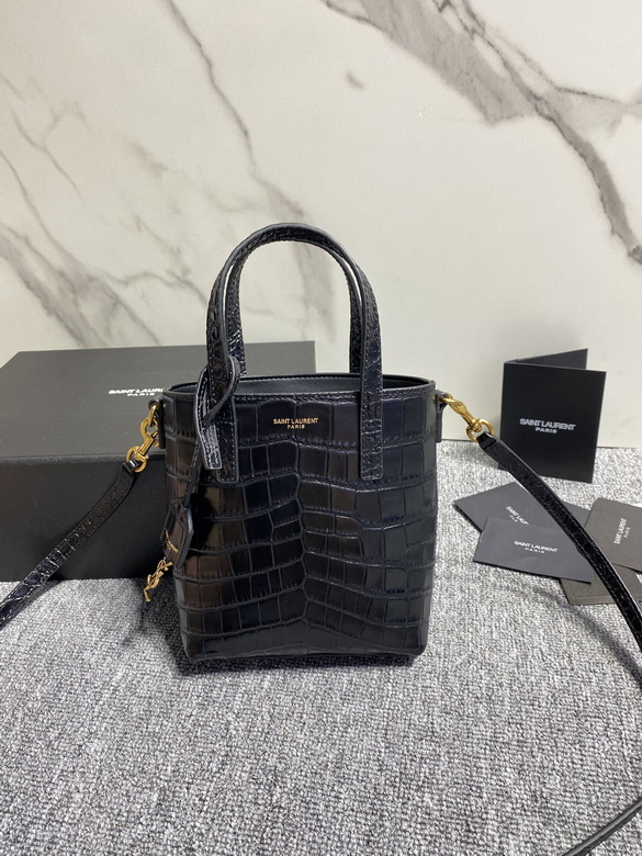 712367  18X17X8cm MT