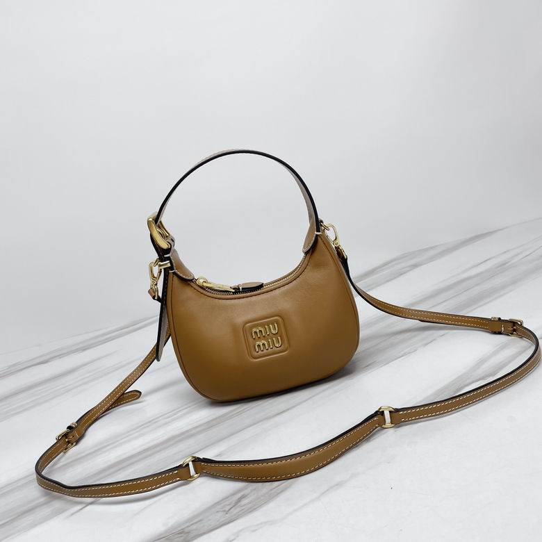 5B084  17X15.5X5.5cm H 4ɫ