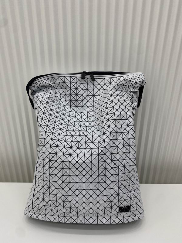 Issey Miyake 41.5x32cm Yt��ɫ