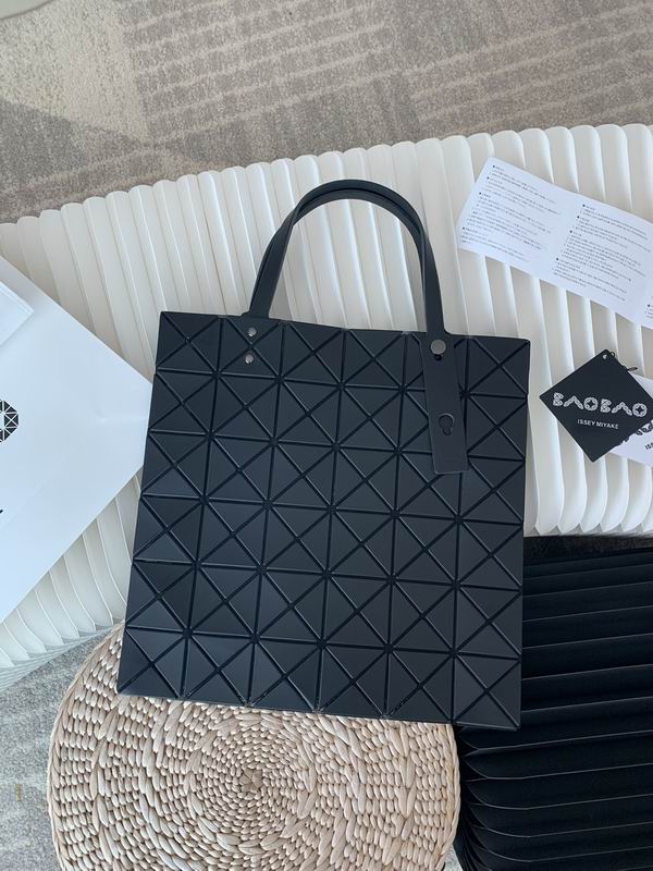 Issey Miyake 0086 34x34cm Yt 1