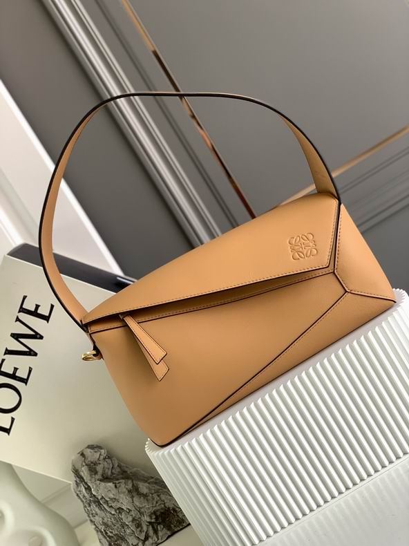 Loewe 060688 28.7x10.7x5.5cm ss5