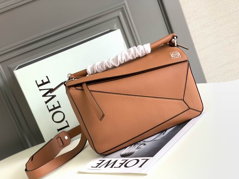 Loewe 061827 29x19.5x14c ss5