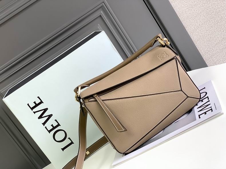 Loewe 261801 24x16.5x10.5cm ss7